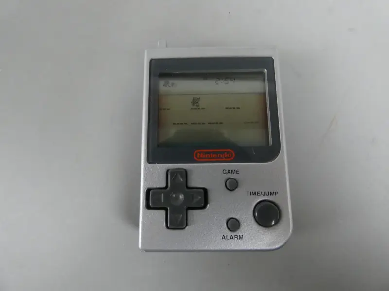 Nintendo wekker met minispel – kavel bij De Kringwinkel, Diest