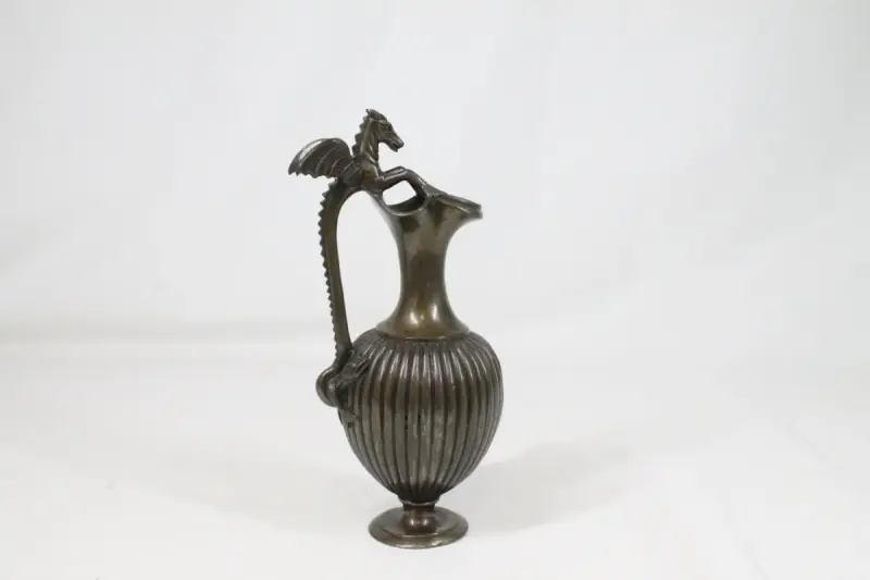 Neoklassieke bronzen schenkkan – kavel bij De Kringwinkel, Brecht