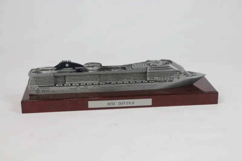 MSC DIVINA replica – kavel bij De Kringwinkel, Brecht