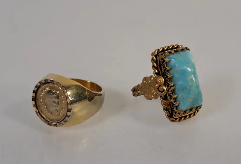 Set van 2 vintage ringen met munt- en turkooisdetail – kavel bij De Kringwinkel, Turnhout