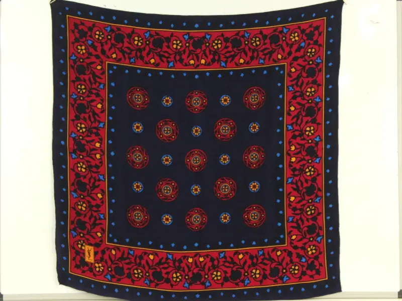Yves Saint Laurent - vintage, zijden foulard - made in France – kavel bij De Kringwinkel, Antwerpen