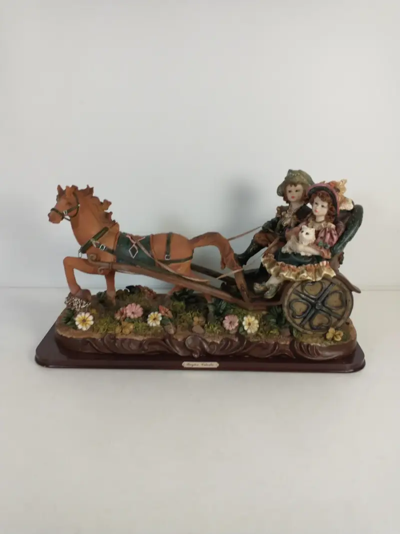 Decoratief beeldje met paard en koets met kinderen – kavel bij De Kringwinkel, Turnhout