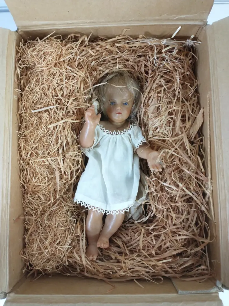Vintage waspop kindje Jezus met blond haar in originele doos – kavel bij De Kringwinkel, Turnhout