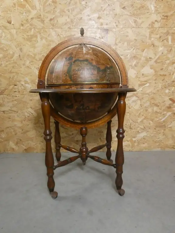 Globe-bar – kavel bij De Kringwinkel, Diest