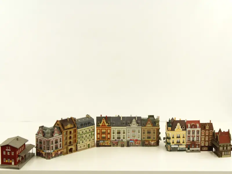Modelhuizen / stadshuizen (o.a. Faller, Kibri, Vollmer, Pola) – kavel bij De Kringwinkel, Antwerpen