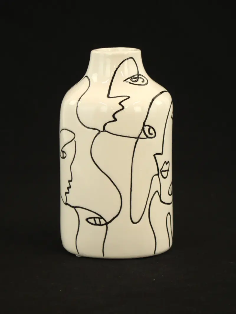 Wit porseleinen vaasje met gezichten in de stijl van Picasso – kavel bij De Kringwinkel, Antwerpen