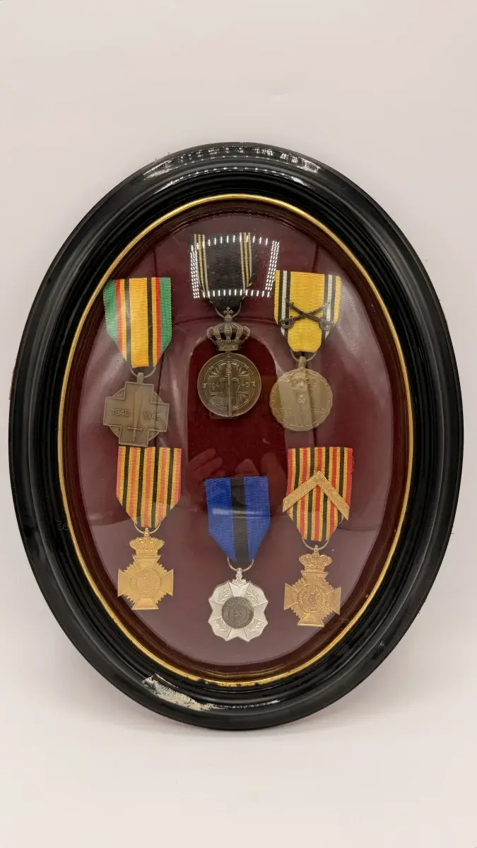 Verzameling Belgische militaire en burgerlijke onderscheidingen – kavel bij De Kringwinkel, Dendermonde