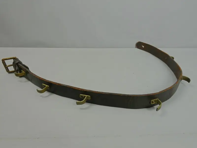 Vintage leren koppelriem met haken – kavel bij De Kringwinkel, Diest