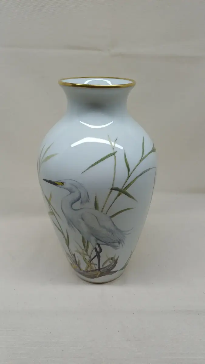 Porseleinen vaas met reiger van Franklin Porcelain – kavel bij De Kringwinkel, Zottegem