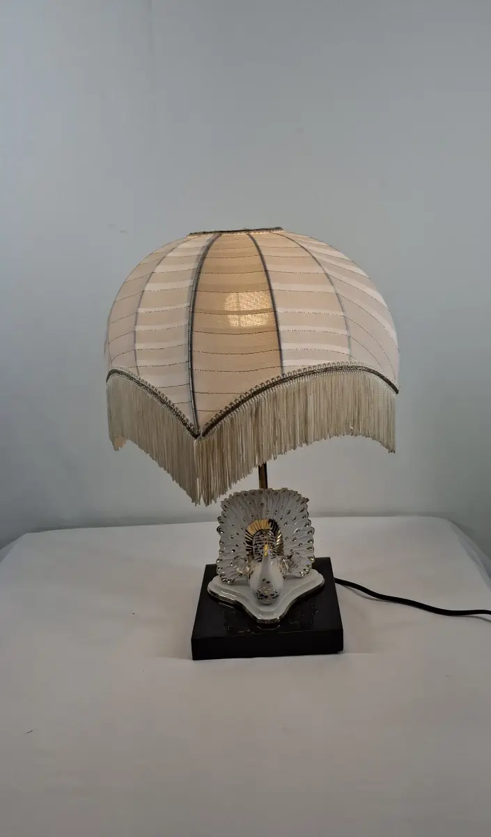 Vintage tafellamp met pauw en stoffen kap – kavel bij De Kringwinkel, Oudenaarde