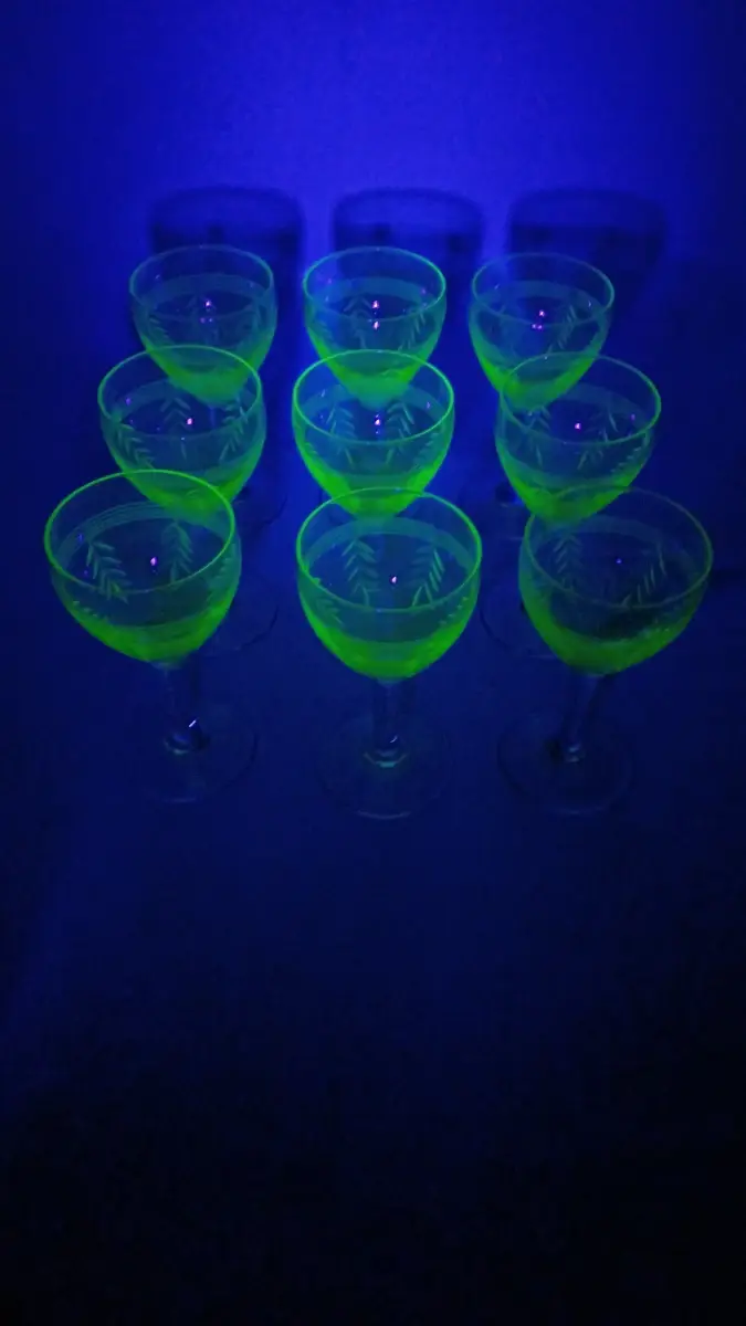 Set van 9 vintage uranium likeurglazen – kavel bij De Kringwinkel, Zottegem