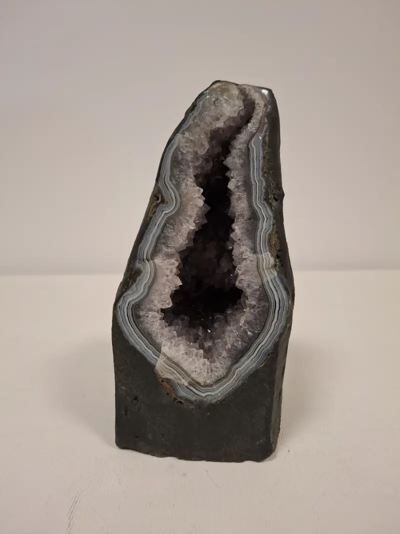 Amethist geode decoratiestuk – kavel bij De Kringwinkel, Ronse