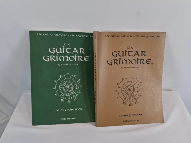 2-delige set "The Guitar Grimoire" – kavel bij De Kringwinkel, Geraardsbergen