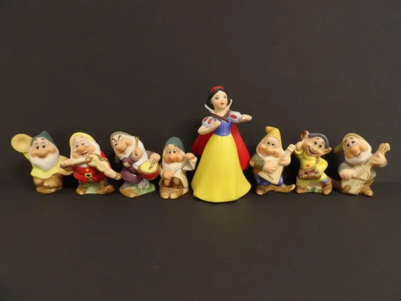 Porseleinen Sneeuwwitje en de zeven dwergen beeldjes - Schmid (Disney) – kavel bij De Kringwinkel, Leopoldsburg