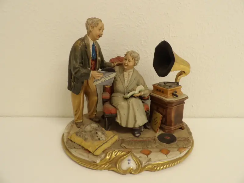 Capodimonte porseleinen beeld (handtekening maker aanwezig) – kavel bij De Kringwinkel, Leopoldsburg