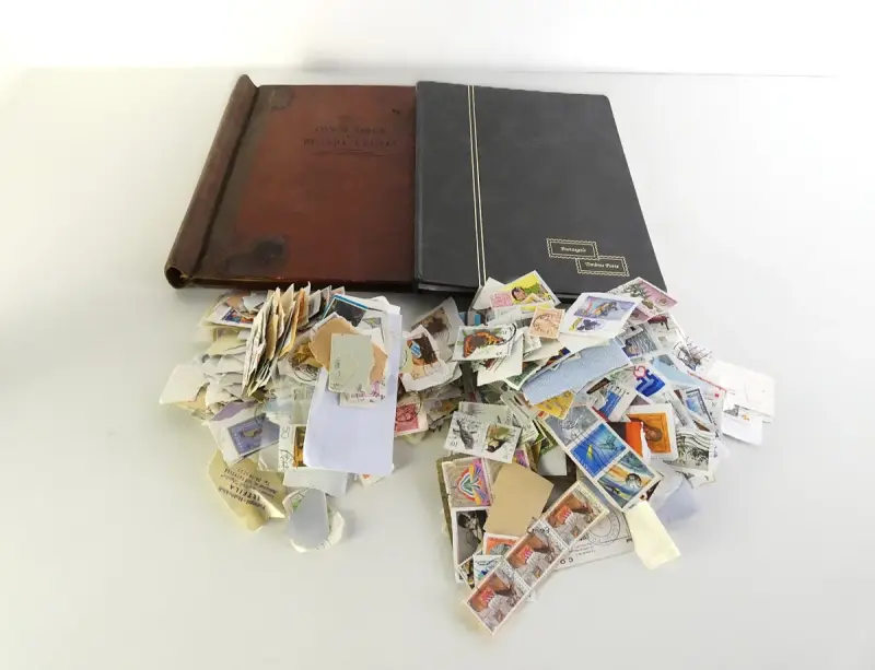 Verzameling postzegels - los en in albums – kavel bij De Kringwinkel, Heverlee