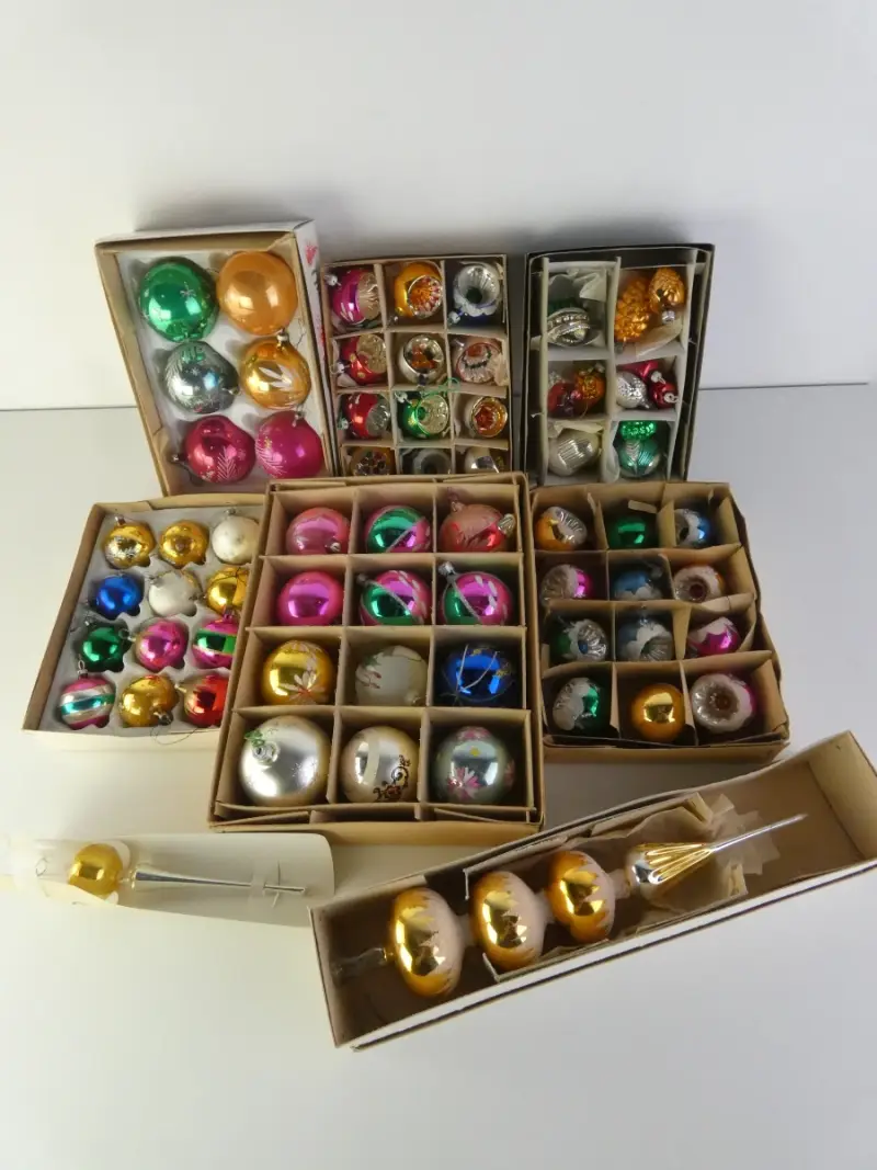 Grote partij vintage glazen kerstornamenten incl. 2 kerstpieken(69 stuks) – kavel bij De Kringwinkel, Heverlee