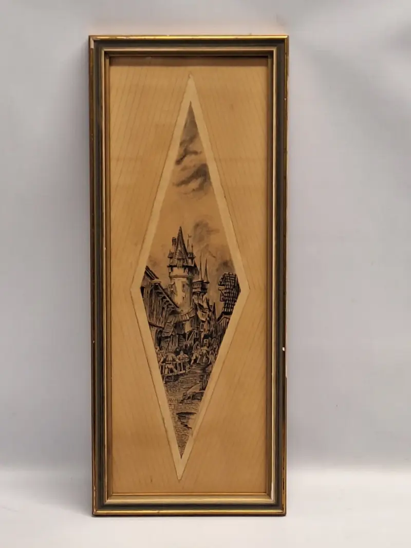 Gesigneerd historisch stadsgezicht met middeleeuwse toren - pentekening op hout, 1934 – kavel bij De Kringwinkel, Gent