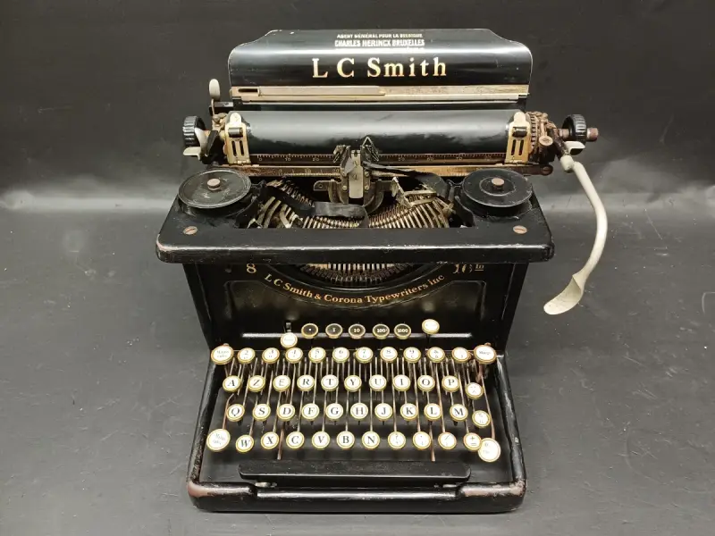 Antieke L.C. Smith & Corona typemachine – kavel bij De Kringwinkel, Ninove