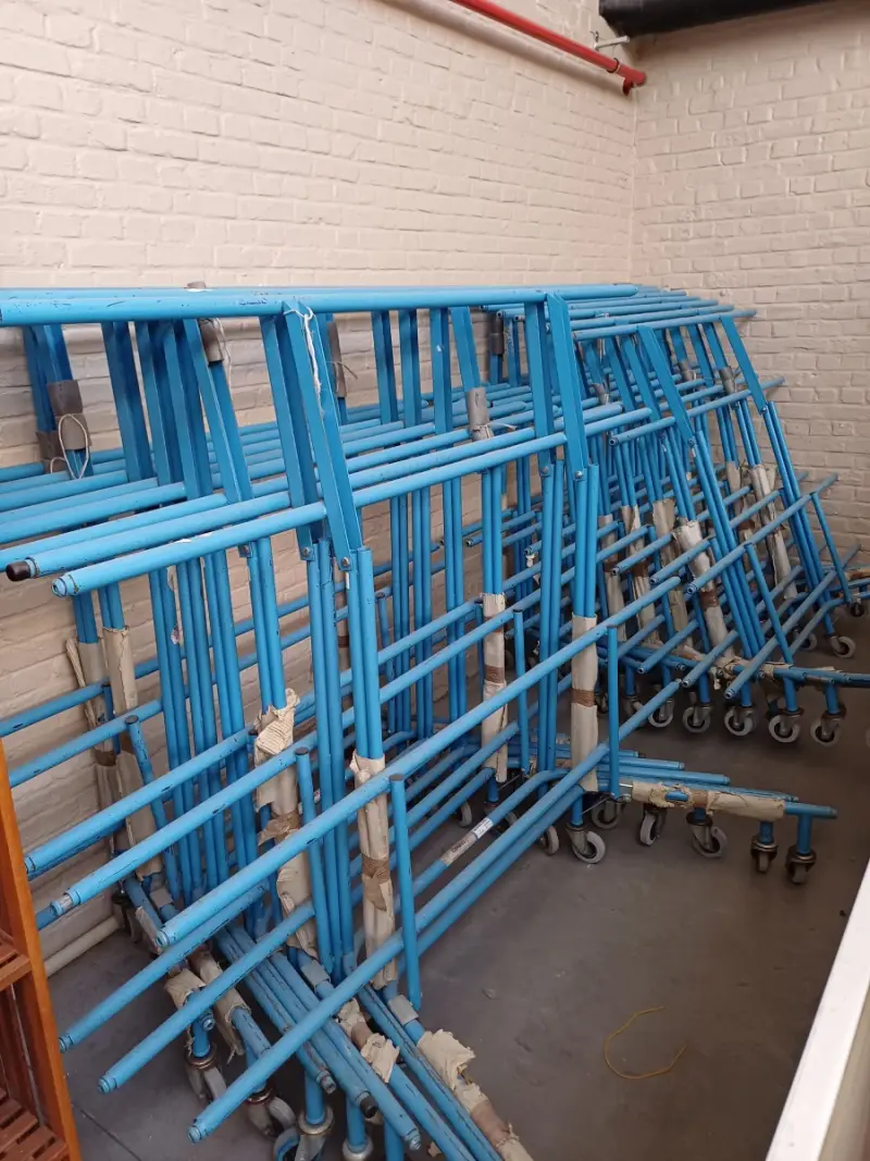 18 polsterwagens – kavel bij De Kringwinkel, Ronse