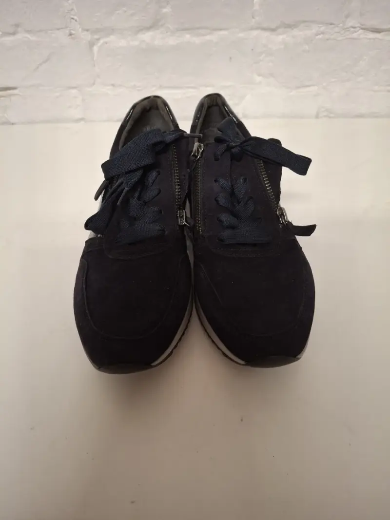 Dames sneakers – kavel bij De Kringwinkel, Herzele