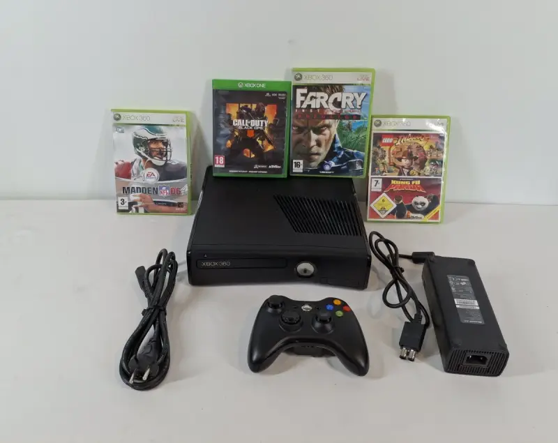 Xbox 360 Slim Console + Controller, accessoires & 4 Games – kavel bij De Kringwinkel, Geraardsbergen