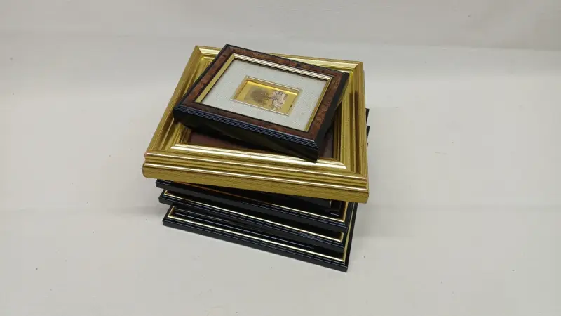 Set van 6 ingelijste kleine kunstwerkjes op zilver- en goudplaat – kavel bij De Kringwinkel, Zottegem