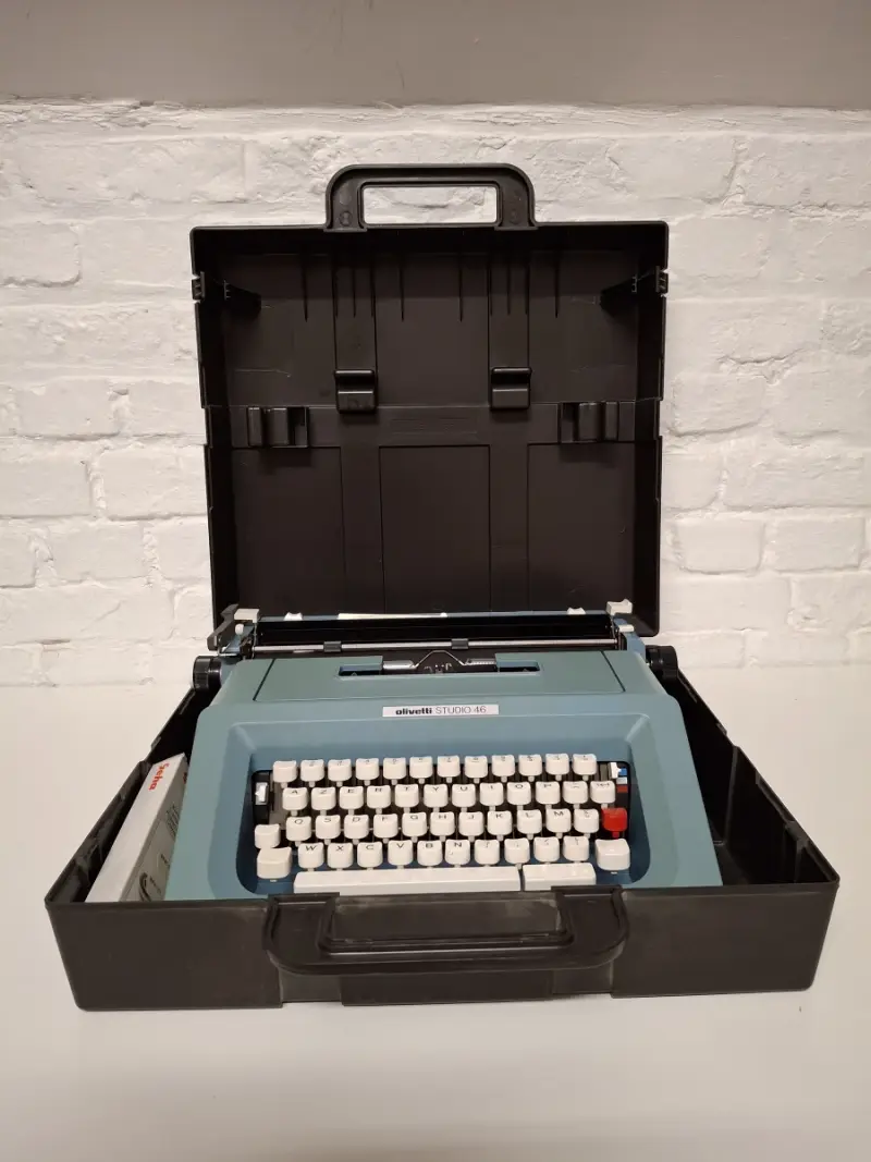 Vintage typemachine – kavel bij De Kringwinkel, Herzele