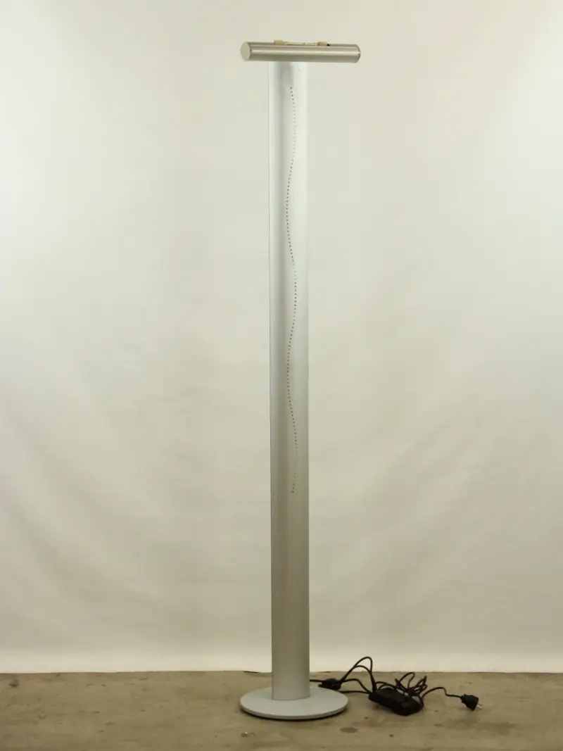 Wofi moderne staande vloerlamp – kavel bij De Kringwinkel, Antwerpen