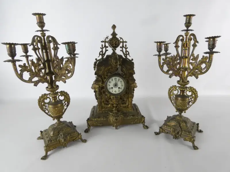 Vintage klok met twee kandelaren in messing – kavel bij De Kringwinkel, Heverlee