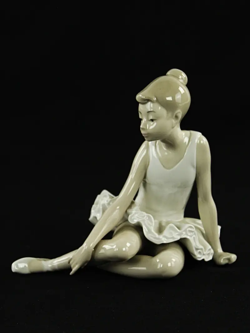 NAO by Lladró – Attentive Ballerina – José Roig – kavel bij De Kringwinkel, Antwerpen