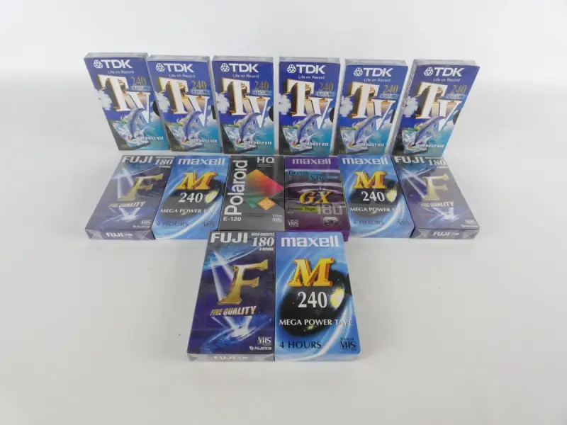 14 blanco nostalgische VHS-cassettes (OVP) – kavel bij De Kringwinkel, Heverlee
