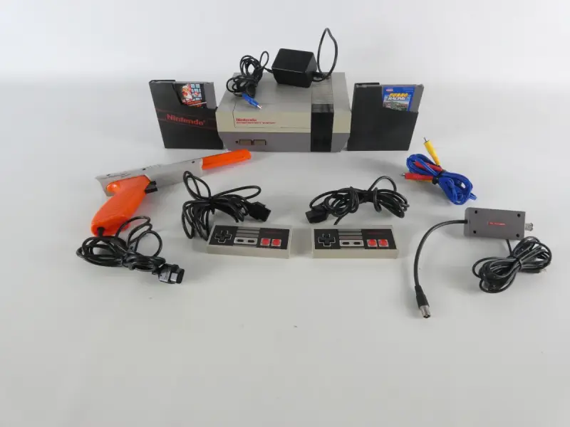 Nintendo Entertainment System (NES) console met twee spelcassettes – kavel bij De Kringwinkel, Heverlee