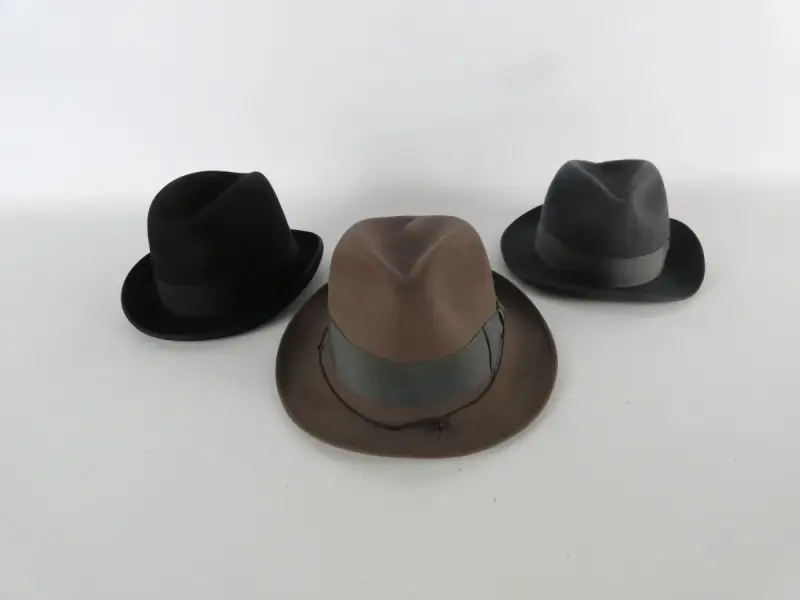 3 herenhoeden – kavel bij De Kringwinkel, Heverlee