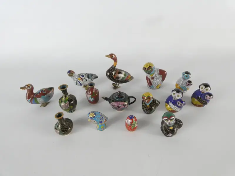 Lotje cloisonné figuurtjes – kavel bij De Kringwinkel, Heverlee
