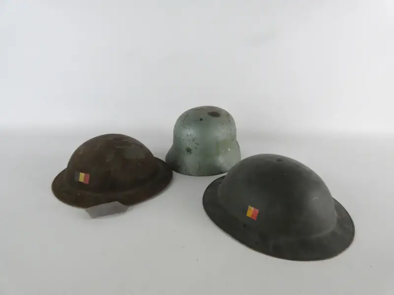 Collectie Belgische militaire helmen (3 stuks) – kavel bij De Kringwinkel, Heverlee