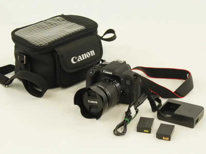 Canon EOS 750D (24.2 MP) + EF-S 18-55mm IS Lens (85 mm) – kavel bij De Kringwinkel, Antwerpen