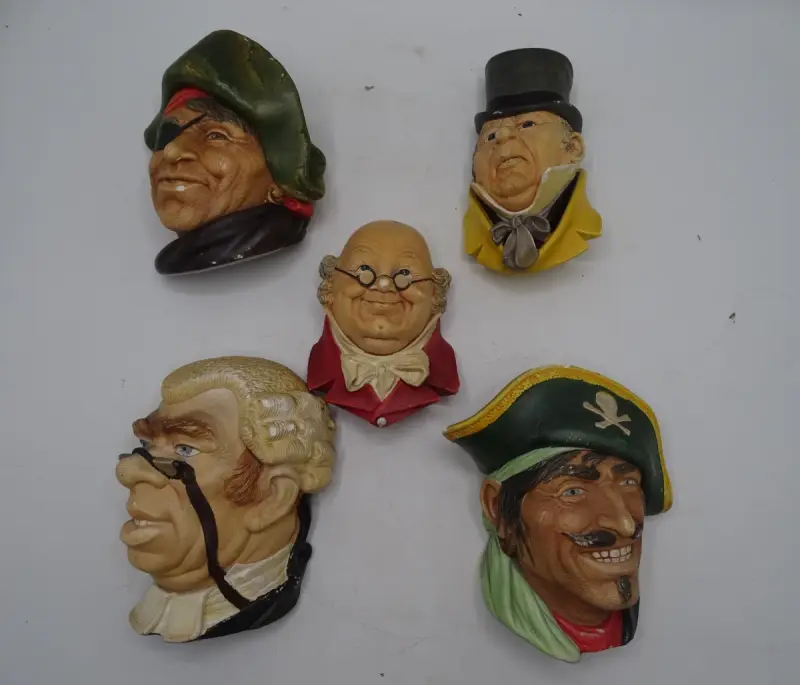 Set van 5 decoratieve wandmaskers met historische figuren – kavel bij De Kringwinkel, Oostende