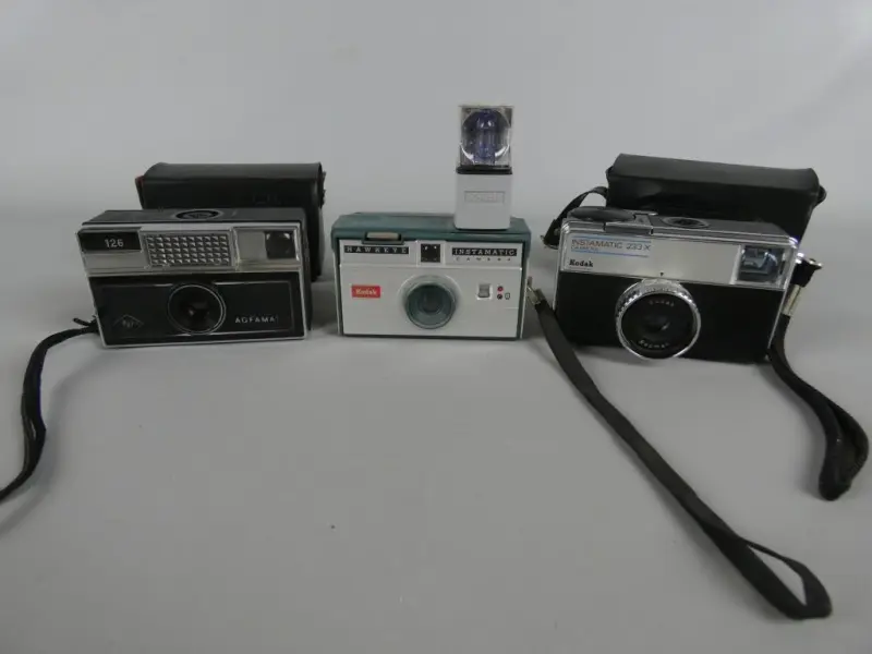 Set van 3 vintage camera's met flitser – kavel bij De Kringwinkel, Diest