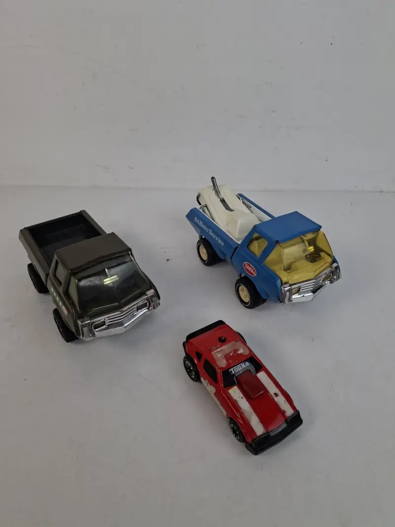 Kavel van 3 Vintage Tonka Voertuigen – Geperst Staal & Retro Speelgoed – kavel bij De Kringwinkel, Waardamme