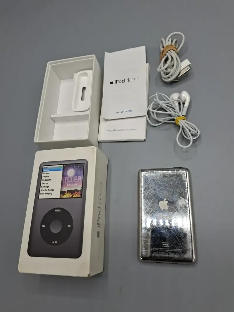 Apple iPod Classic 160GB (Zwart/Zilver) – Complete Set in Originele Doos – Getest met Garantie! – kavel bij De Kringwinkel, Waardamme