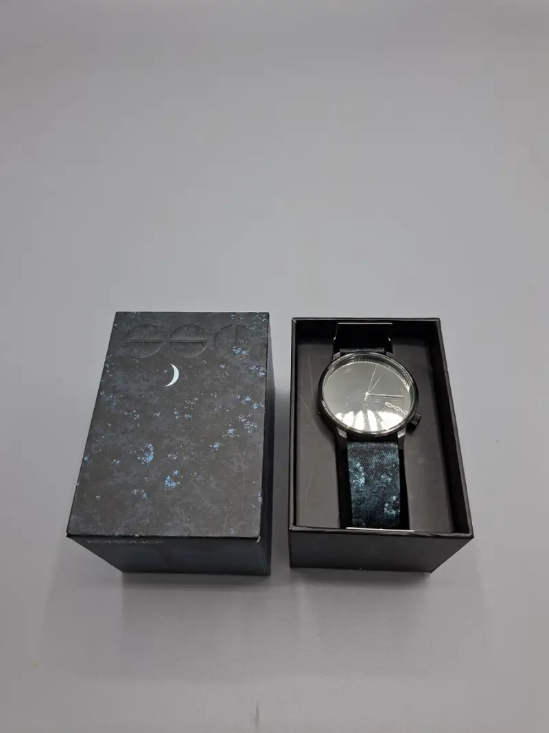 Stijlvol KOMONO Winston Magritte Horloge – "Sixteenth of September" – Met Originele Doos – kavel bij De Kringwinkel, Waardamme