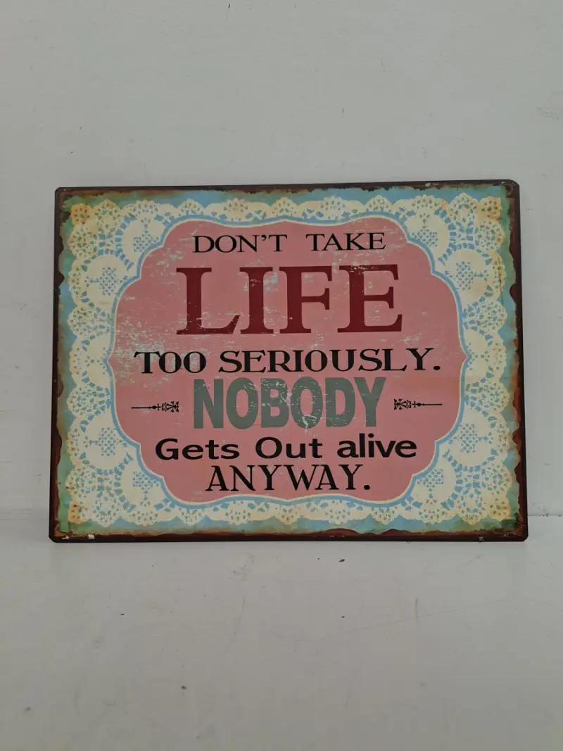 Metalen Wandbord – "Don't Take Life Too Seriously" – kavel bij De Kringwinkel, Waardamme