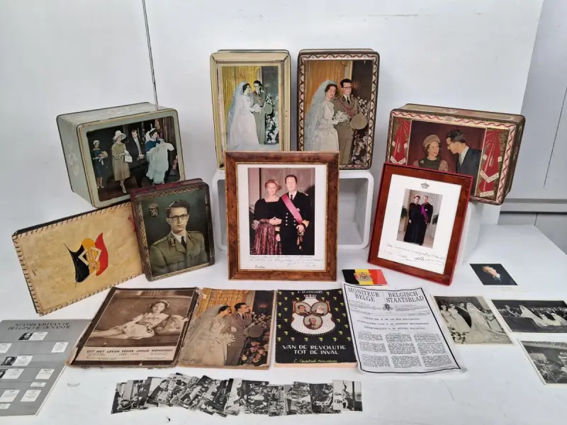 Koningshuis memorabilia – kavel bij De Kringwinkel, Waardamme