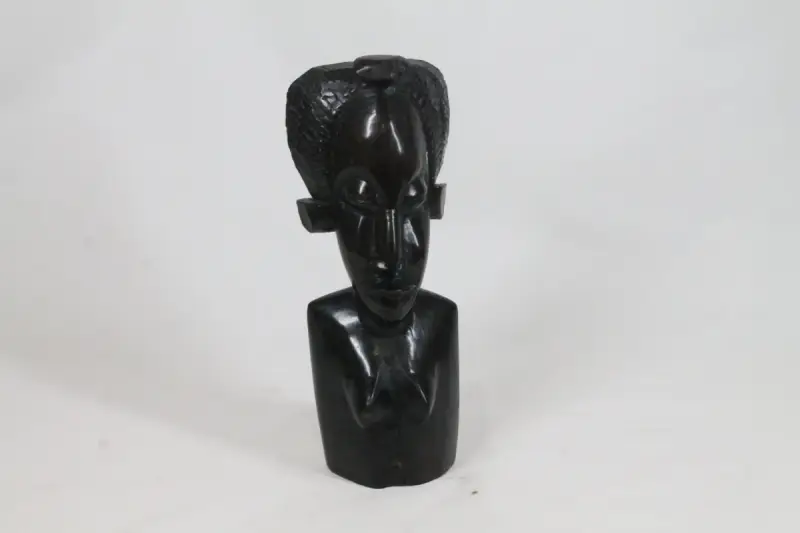 Handgesneden Afrikaans Bustebeeld – kavel bij De Kringwinkel, Brecht
