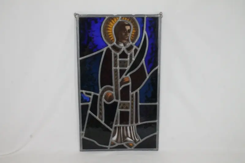 Glas-in-lood heilige Stefanus – kavel bij De Kringwinkel, Brecht