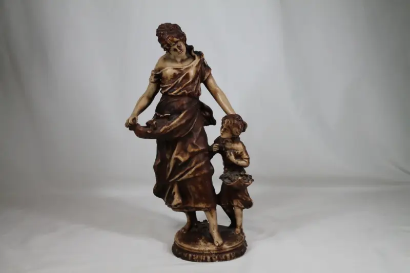 Reproductie Sculptuur Moeder met Kind (Hippolyte François Moreau) – kavel bij De Kringwinkel, Brecht