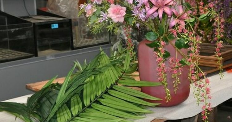 Bloempotten en kunststof planten en bloemen – Lummen – veiling sluit 4 nov